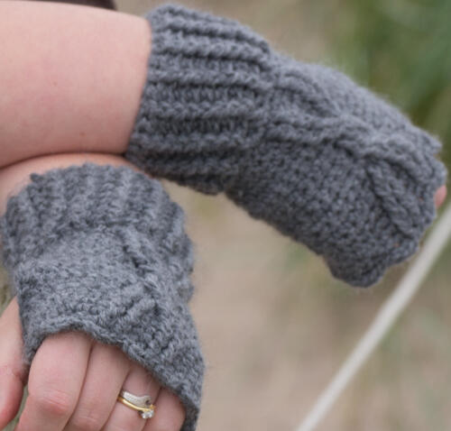 Cabled Mitts